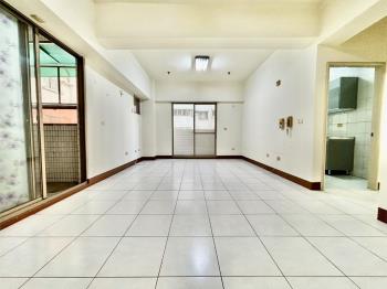 王牌大樓３房車位