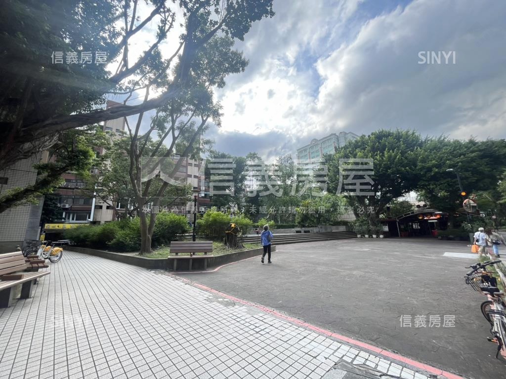 民權西路捷運站百坪辨公房屋室內格局與周邊環境