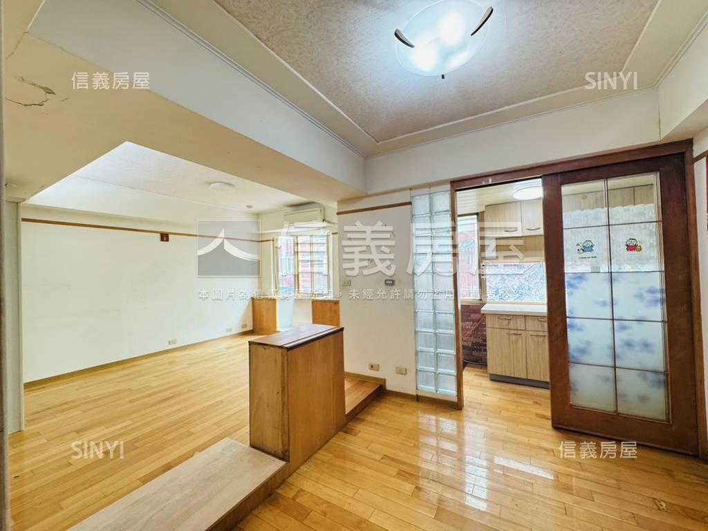 晨曦微光學區宅房屋室內格局與周邊環境