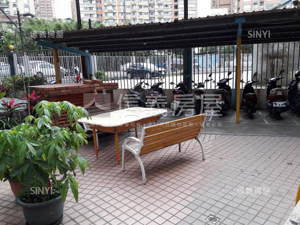 晨曦微光學區宅房屋室內格局與周邊環境