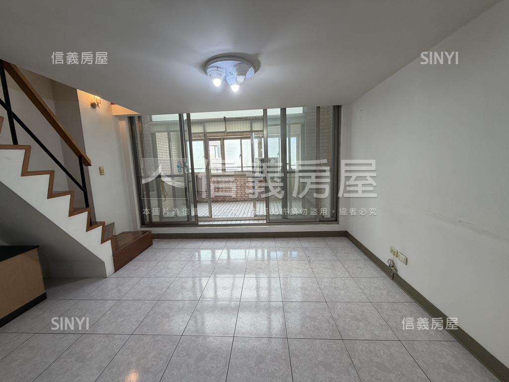 專任基泰高更露臺美妝戶房屋室內格局與周邊環境