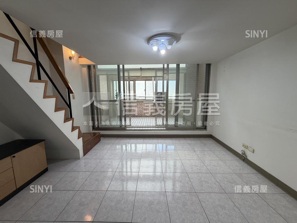 專任基泰高更露臺美妝戶房屋室內格局與周邊環境