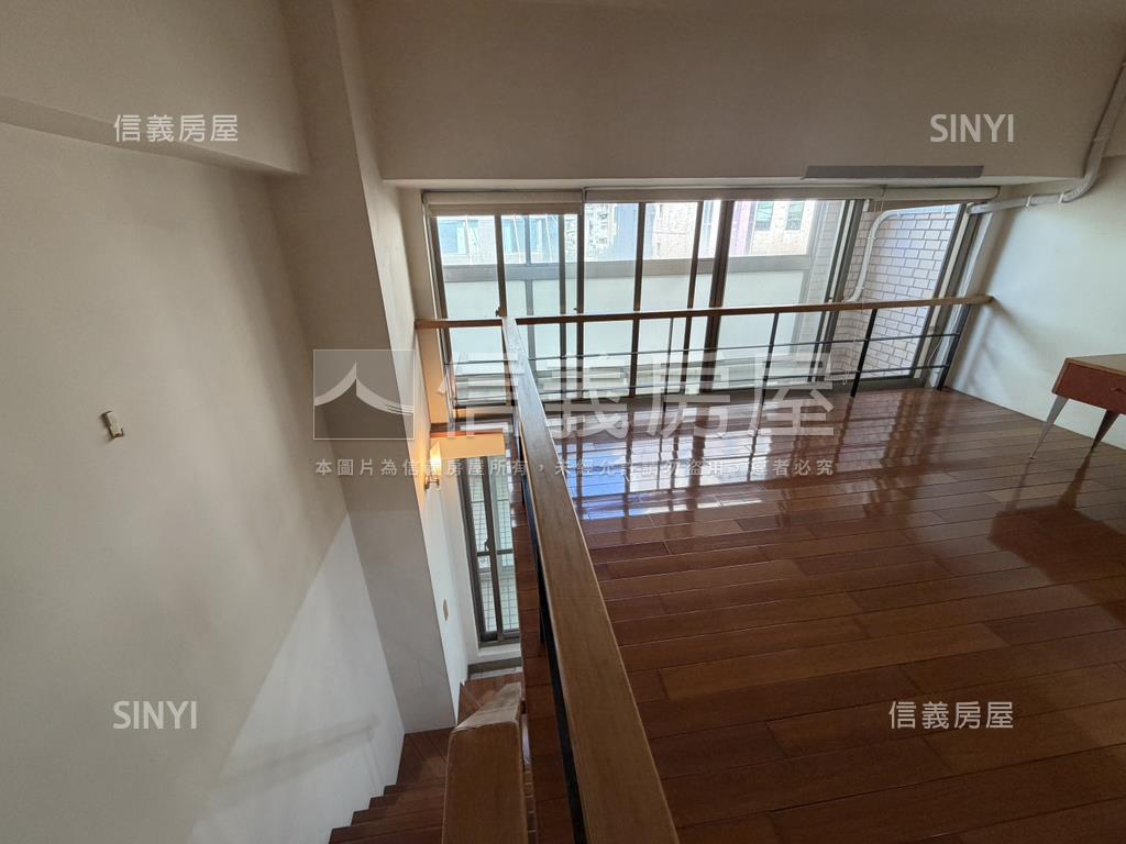 專任基泰高更露臺美妝戶房屋室內格局與周邊環境