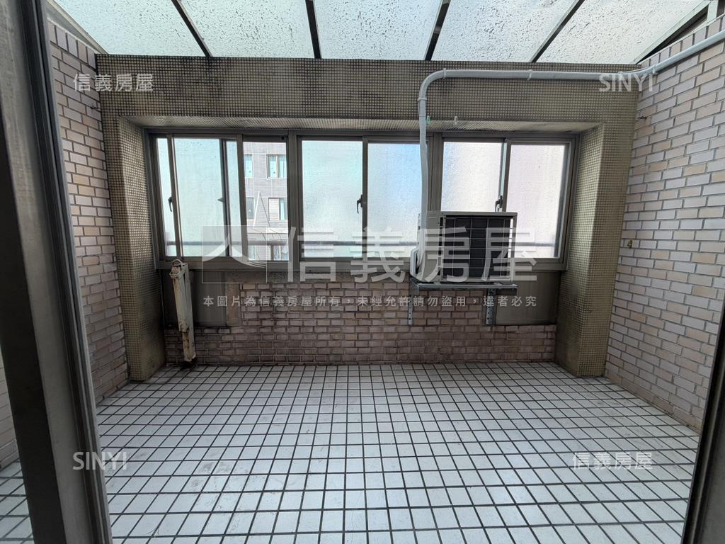 專任基泰高更露臺美妝戶房屋室內格局與周邊環境