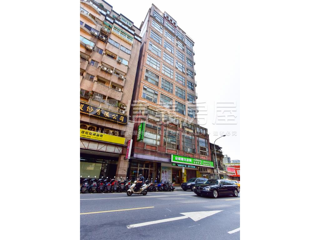 專任基泰高更露臺美妝戶房屋室內格局與周邊環境