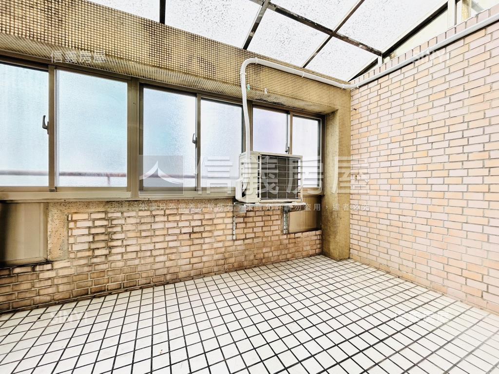 專任基泰高更露臺美妝戶房屋室內格局與周邊環境
