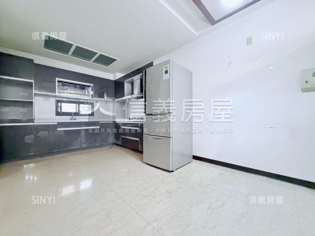 西屯稀有２０年孝親房透天房屋室內格局與周邊環境