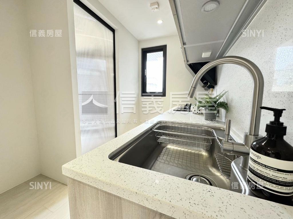 晴山洋洋全新裝潢三房平車房屋室內格局與周邊環境