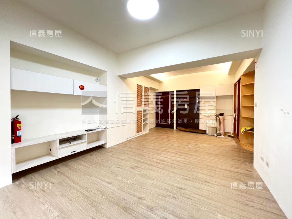 世紀紅大空間露臺戶附車位房屋室內格局與周邊環境