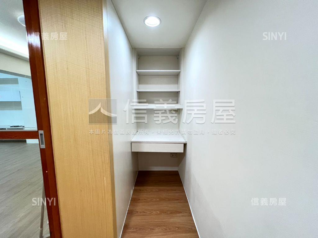 世紀紅大空間露臺戶附車位房屋室內格局與周邊環境