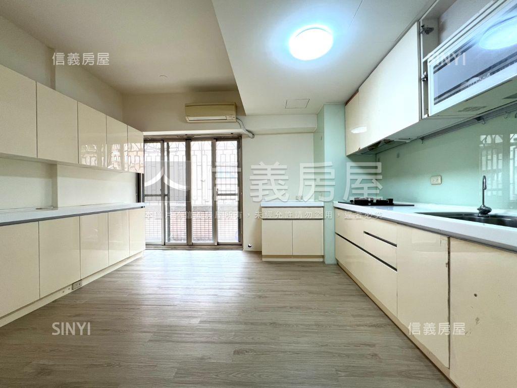 世紀紅大空間露臺戶附車位房屋室內格局與周邊環境