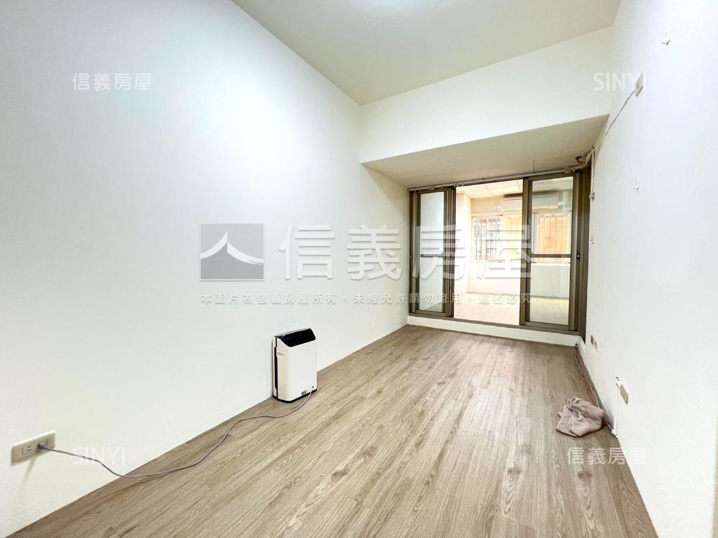 世紀紅大空間露臺戶附車位房屋室內格局與周邊環境