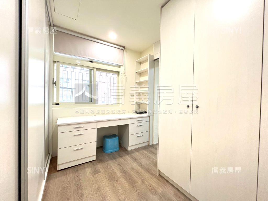 世紀紅大空間露臺戶附車位房屋室內格局與周邊環境