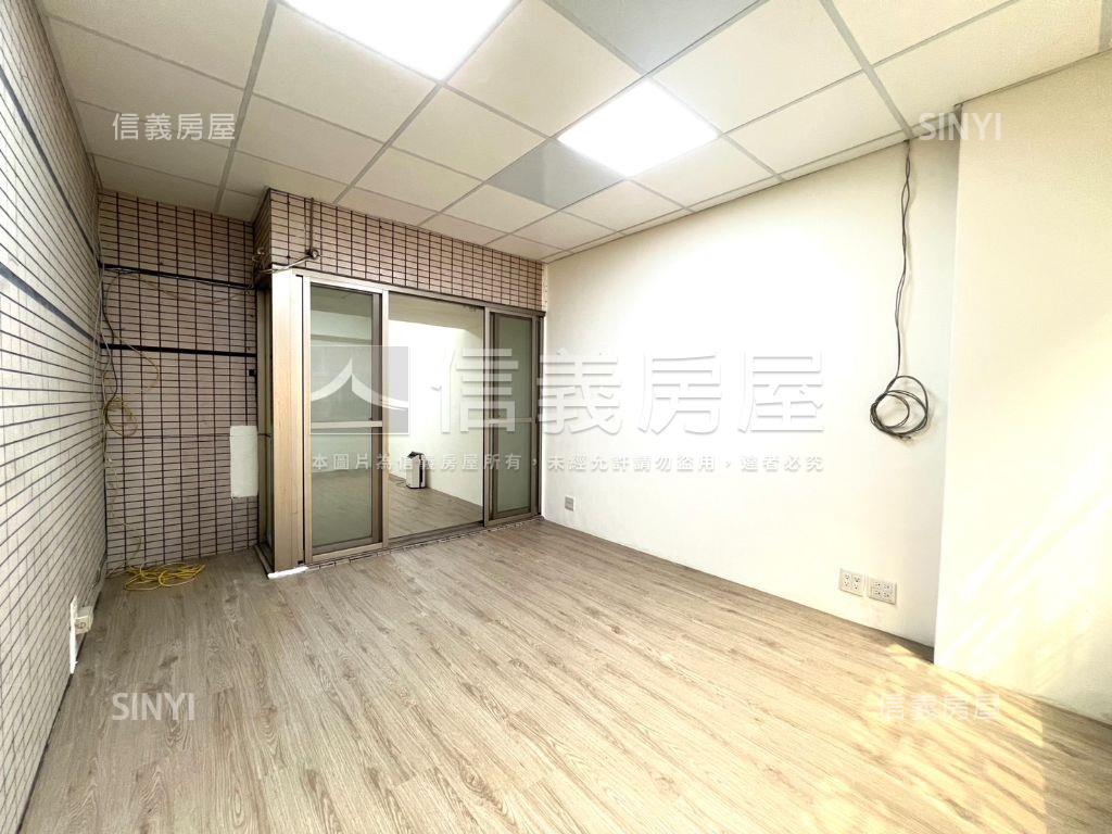 世紀紅大空間露臺戶附車位房屋室內格局與周邊環境