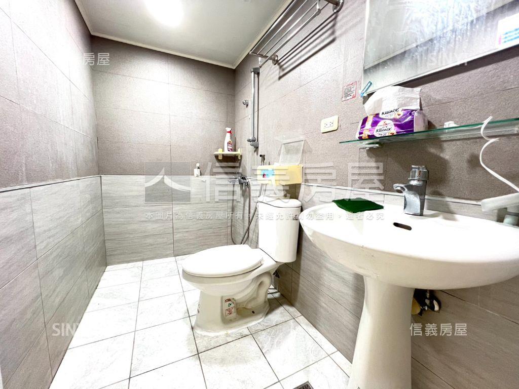 世紀紅大空間露臺戶附車位房屋室內格局與周邊環境