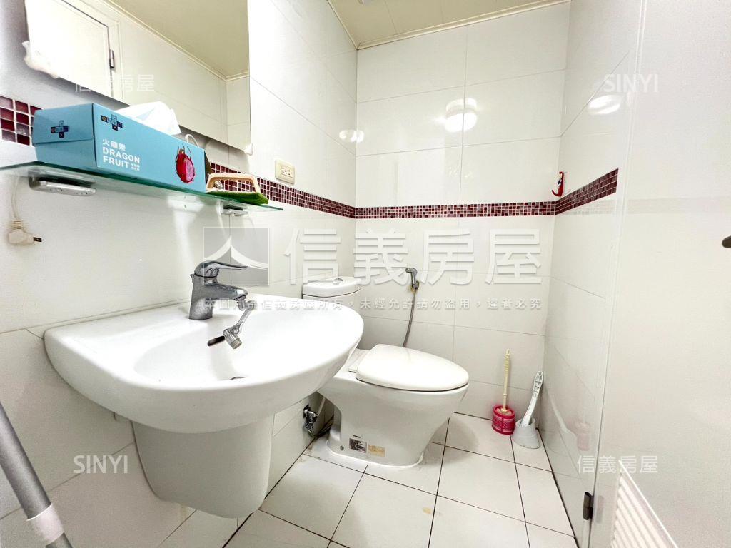 世紀紅大空間露臺戶附車位房屋室內格局與周邊環境