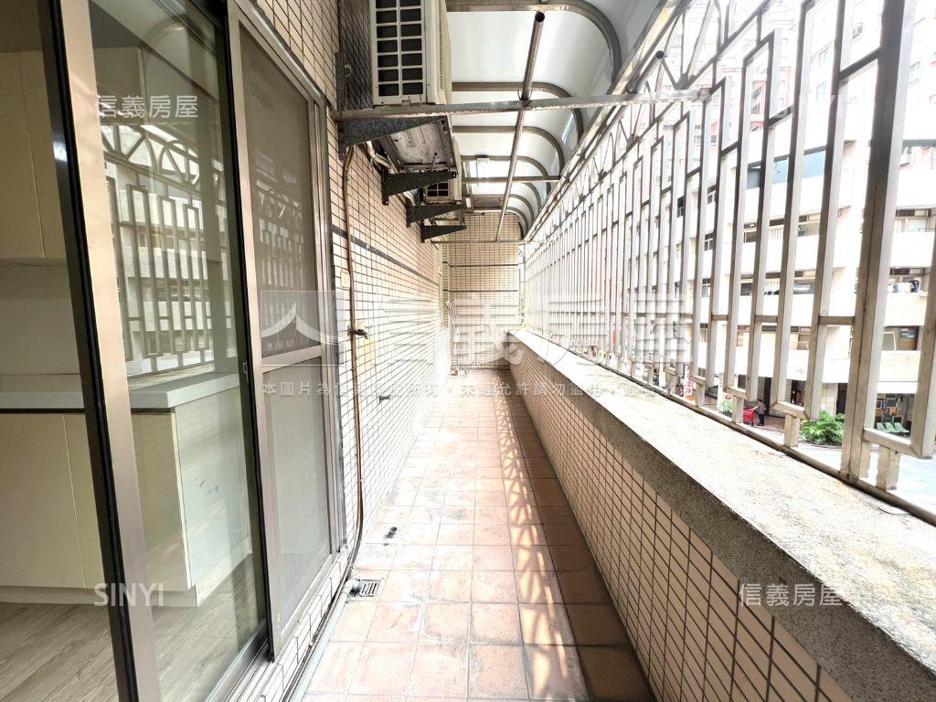 世紀紅大空間露臺戶附車位房屋室內格局與周邊環境