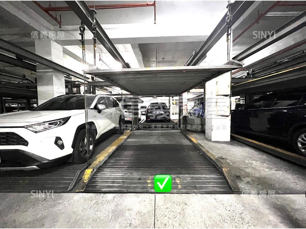 世紀紅大空間露臺戶附車位房屋室內格局與周邊環境