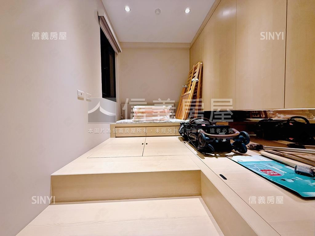 世界花園精美兩房車位房屋室內格局與周邊環境