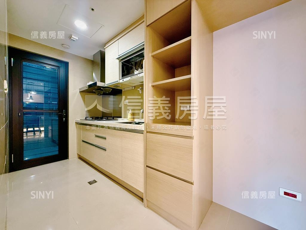 世界花園精美兩房車位房屋室內格局與周邊環境