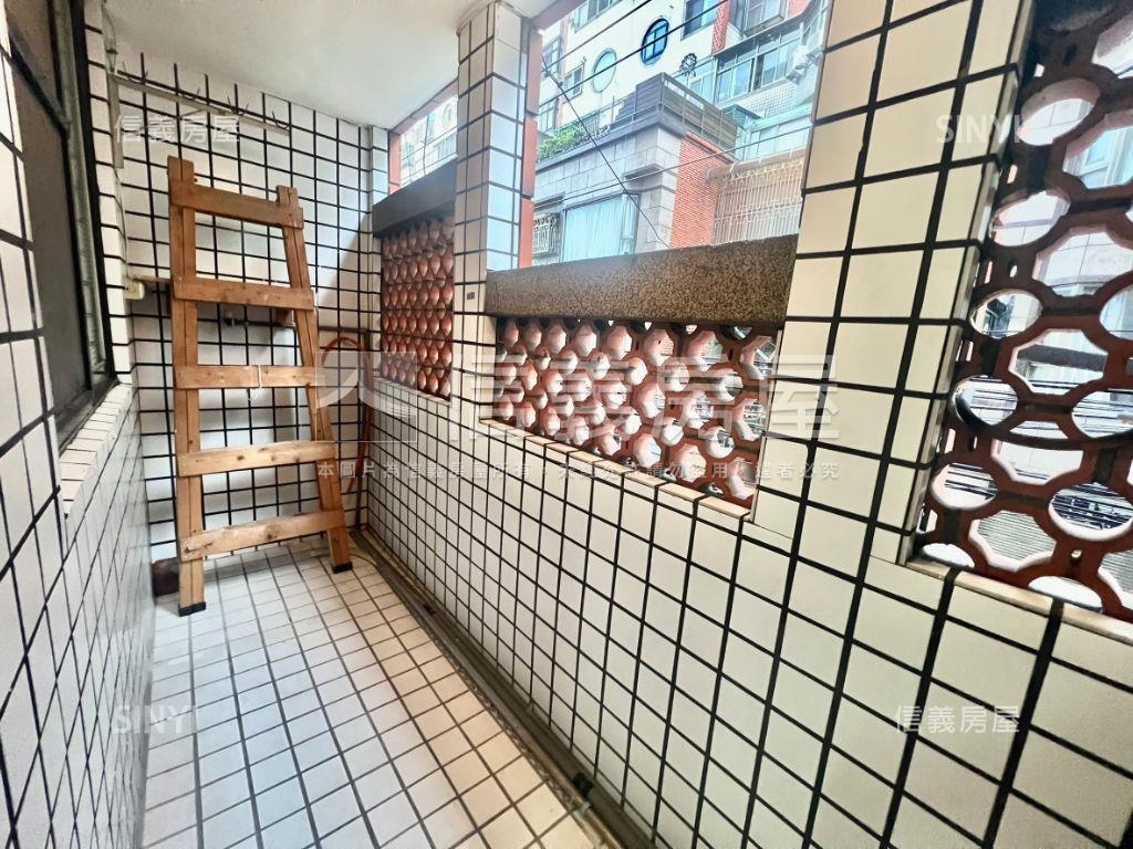 大面寬店住合一金店面房屋室內格局與周邊環境