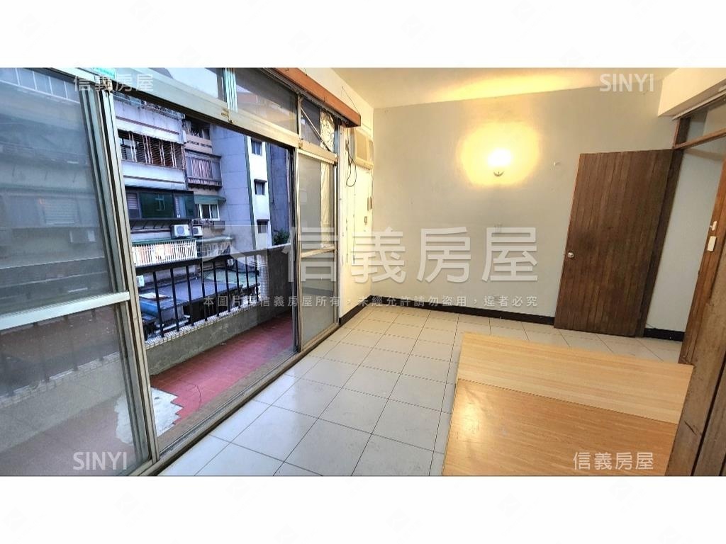 六張犁捷運黃金三樓房屋室內格局與周邊環境