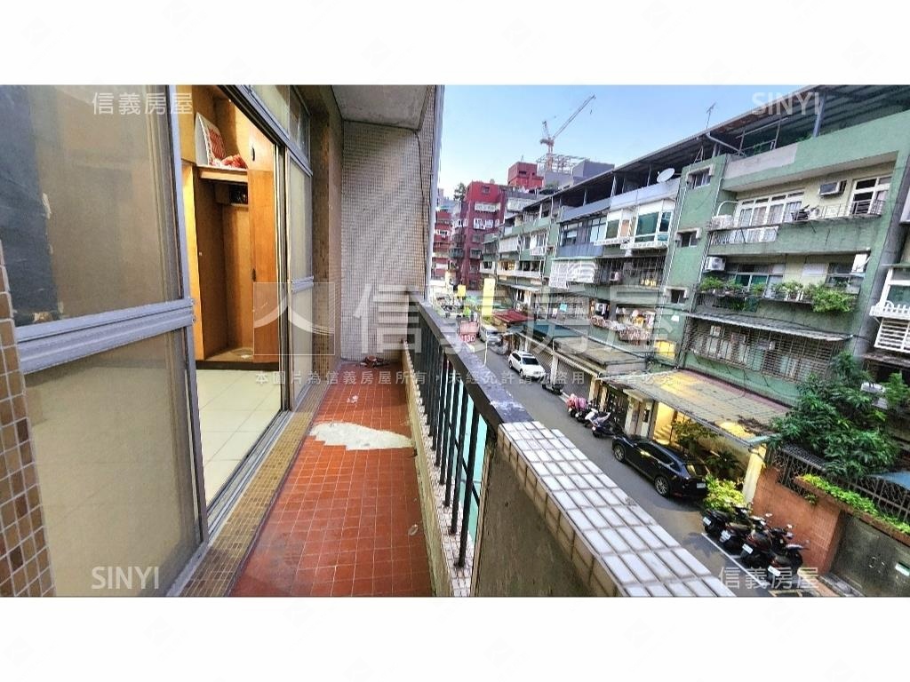 六張犁捷運黃金三樓房屋室內格局與周邊環境