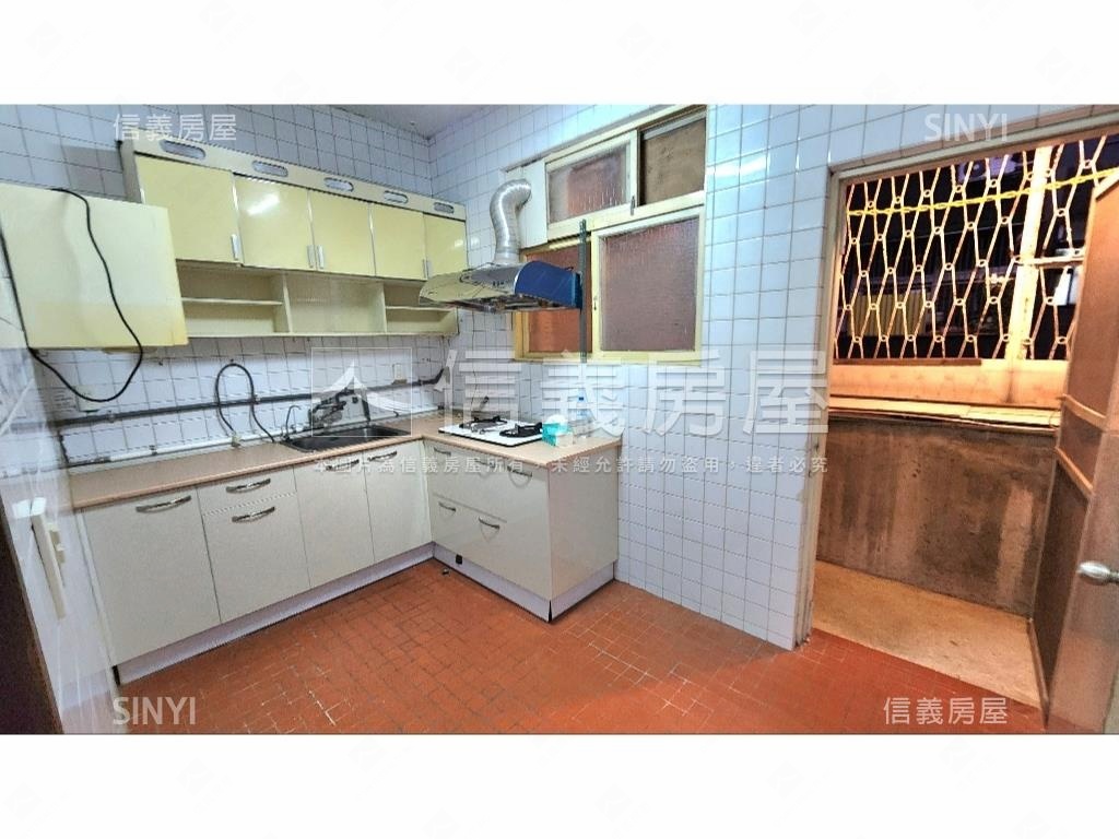 六張犁捷運黃金三樓房屋室內格局與周邊環境