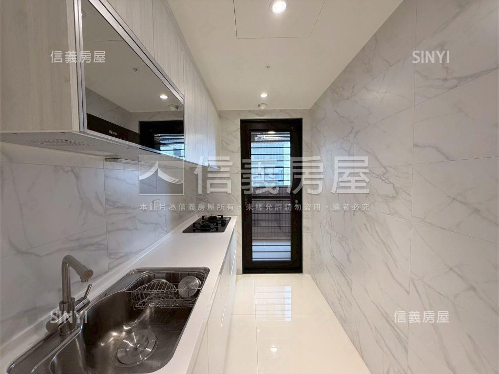 新美齊稀有Ｄ棟三房房屋室內格局與周邊環境