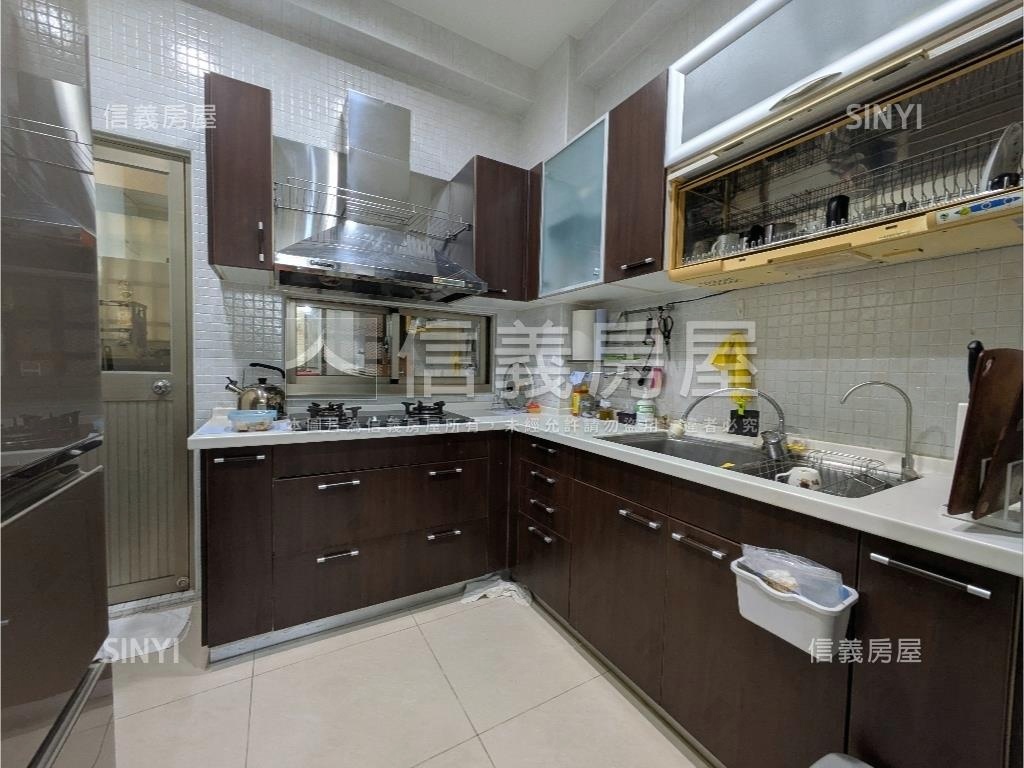 近園區坤山儷園美透天房屋室內格局與周邊環境