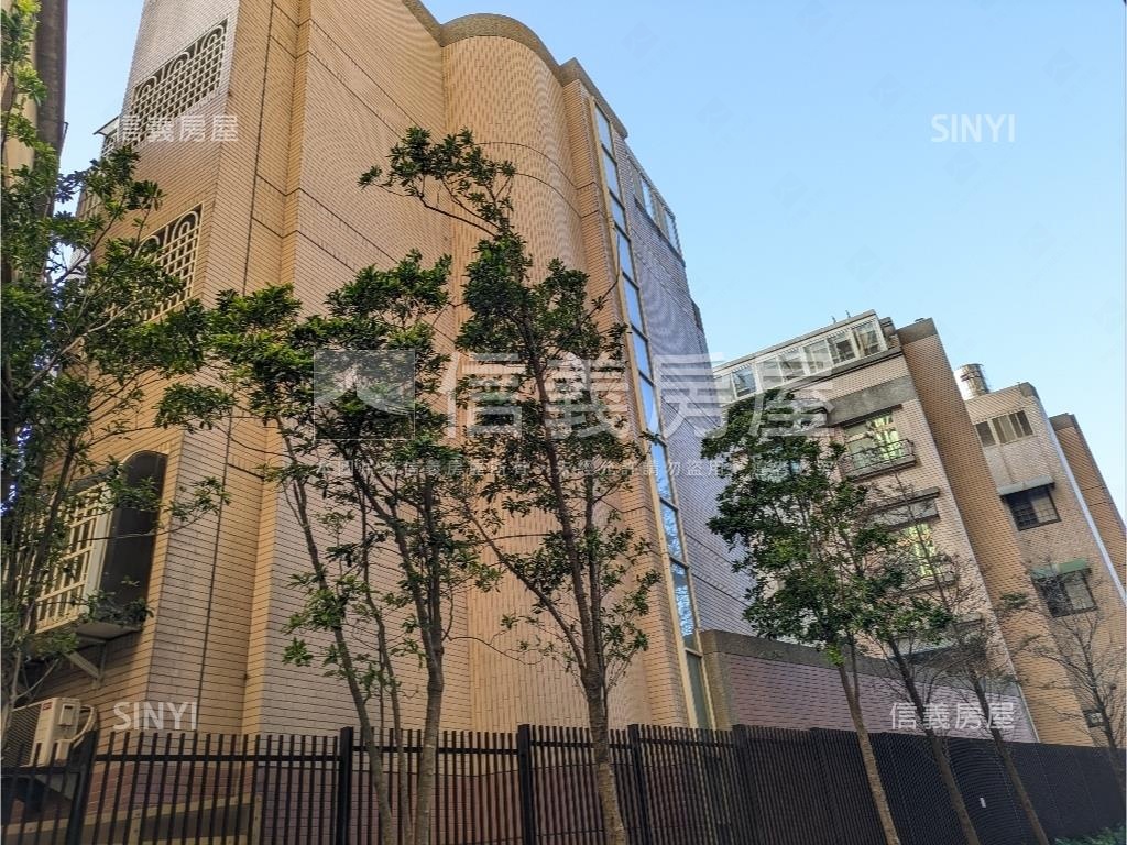 近園區坤山儷園美透天房屋室內格局與周邊環境