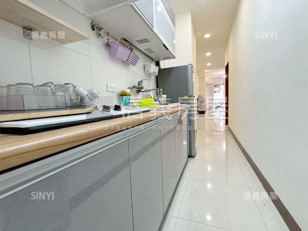 高雄站前商圈翻新美店面房屋室內格局與周邊環境