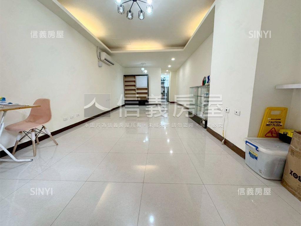 高雄站前商圈翻新美店面房屋室內格局與周邊環境