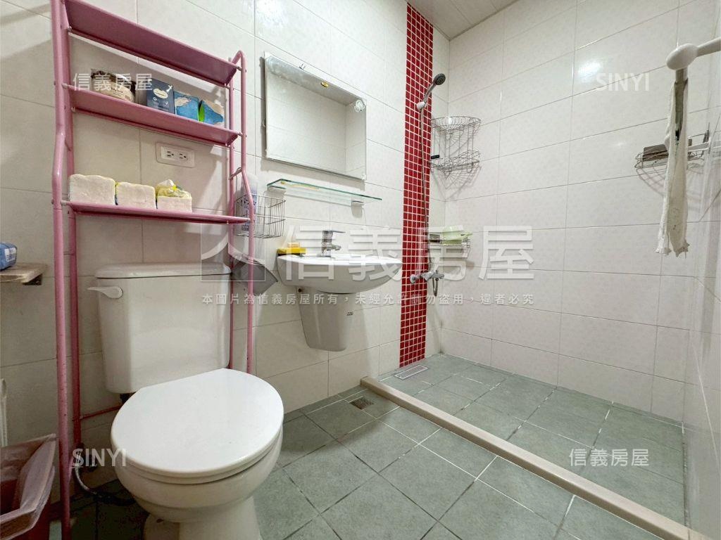 高雄站前商圈翻新美店面房屋室內格局與周邊環境