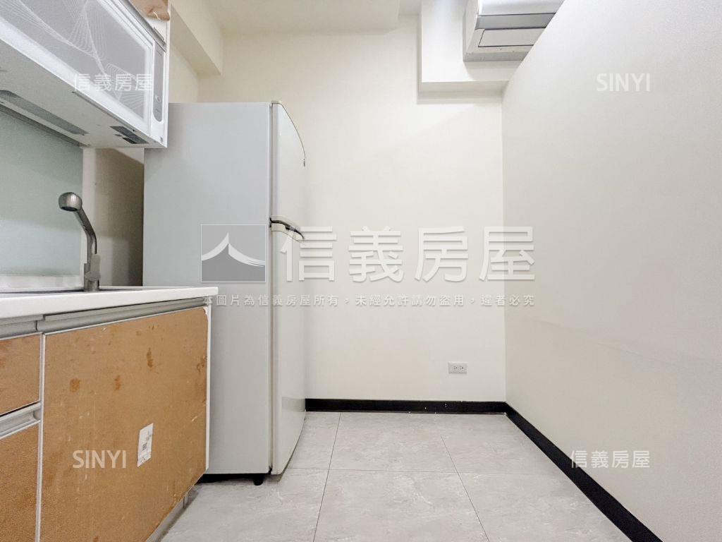亞灣愛河高樓景觀兩房車位房屋室內格局與周邊環境