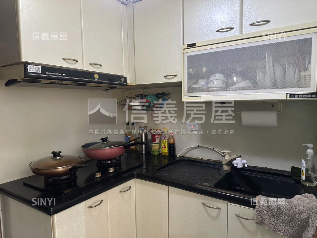 丹鳳捷運精美兩房車位房屋室內格局與周邊環境