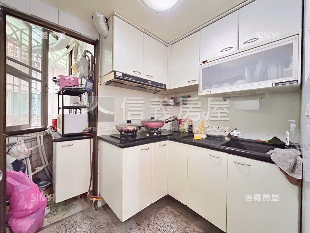 丹鳳捷運精美兩房車位房屋室內格局與周邊環境