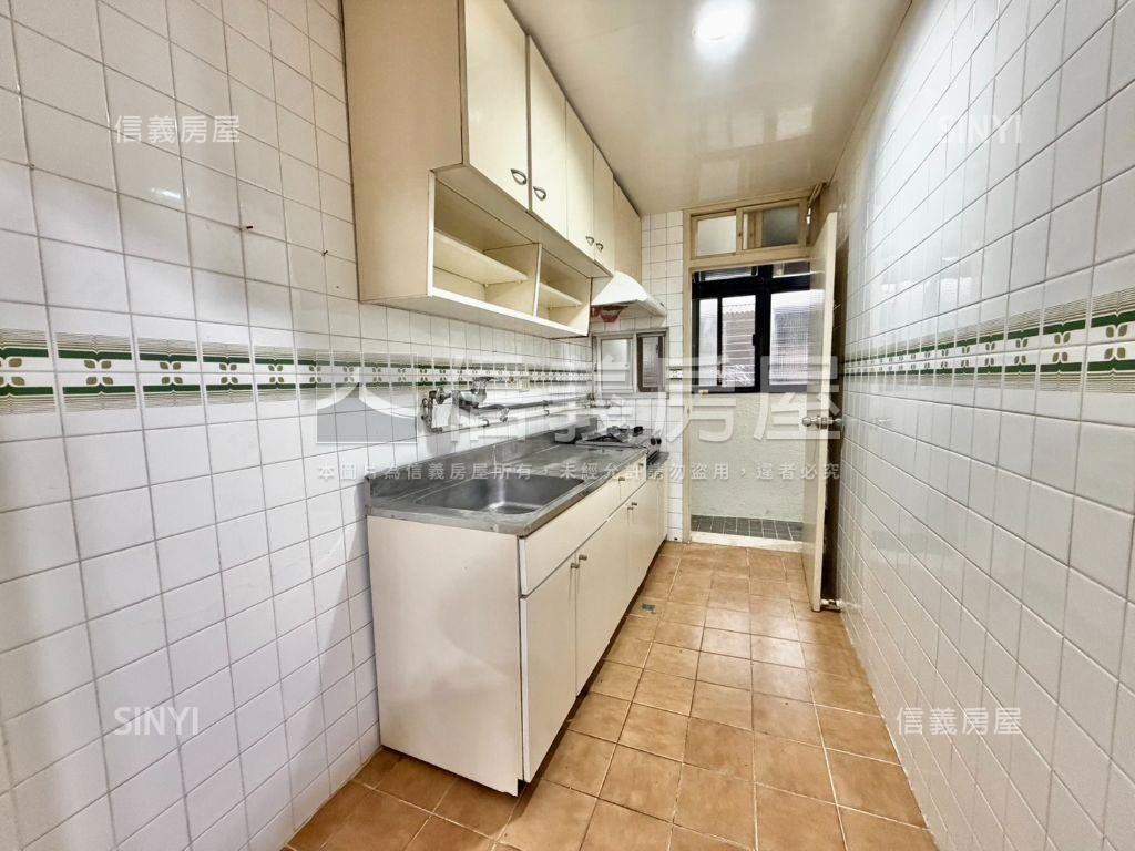 國泰中華家園－稀有公寓房屋室內格局與周邊環境