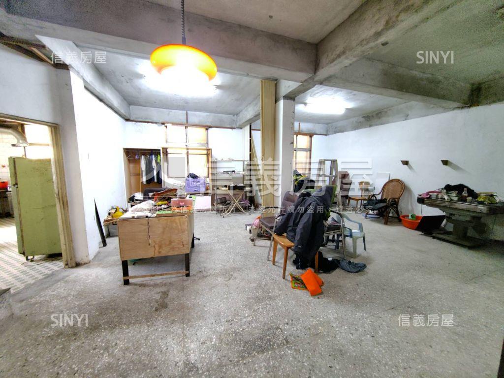 有庭院邊間方正透天房屋室內格局與周邊環境