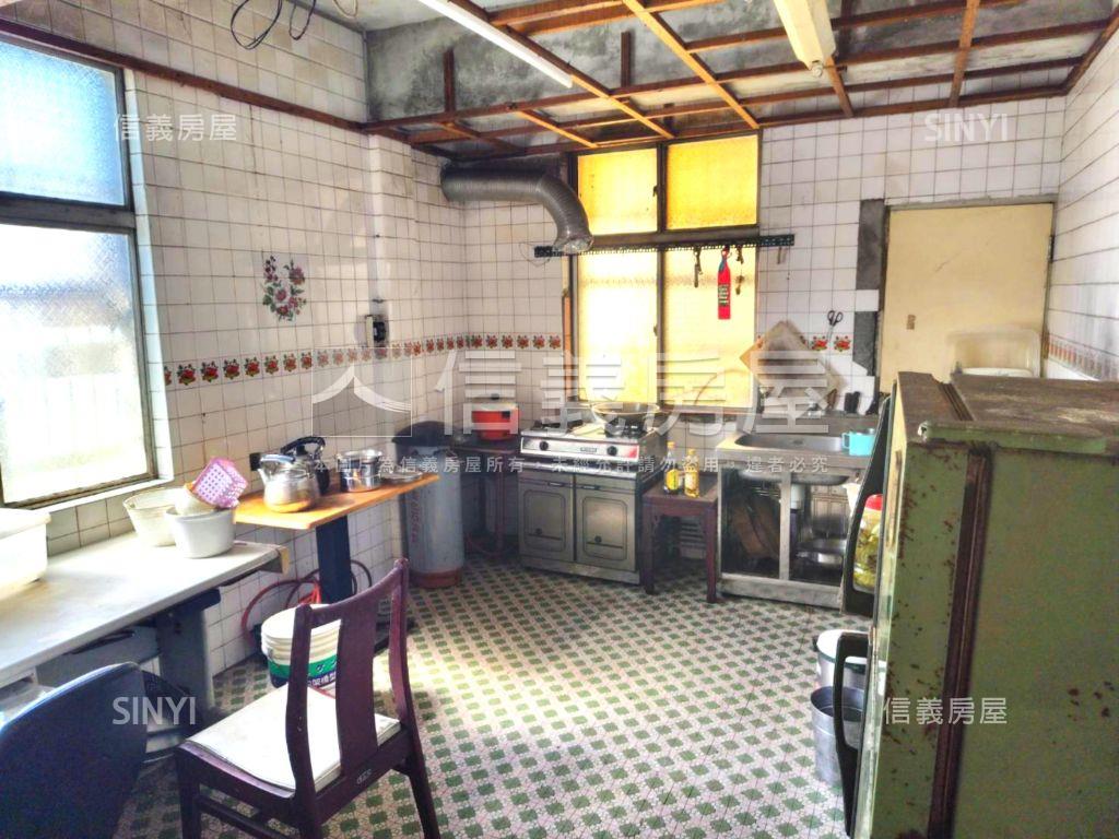 有庭院邊間方正透天房屋室內格局與周邊環境