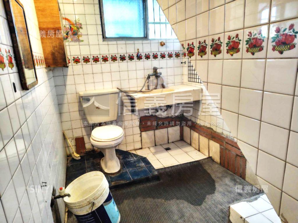 有庭院邊間方正透天房屋室內格局與周邊環境