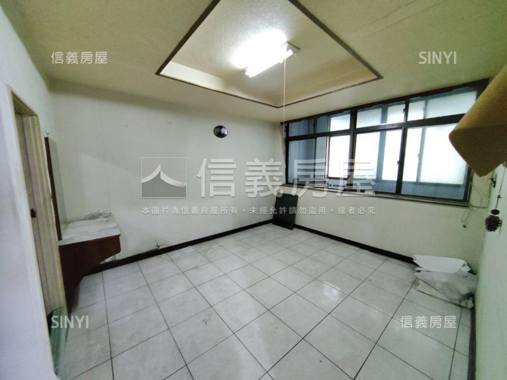 有庭院邊間方正透天房屋室內格局與周邊環境