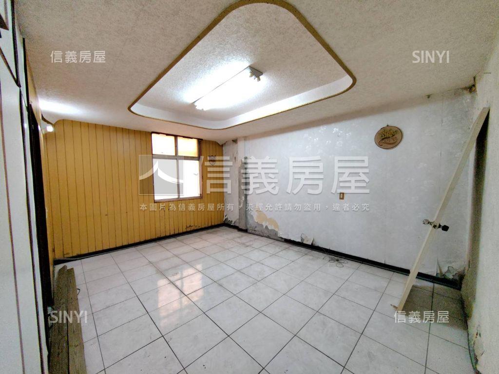 有庭院邊間方正透天房屋室內格局與周邊環境