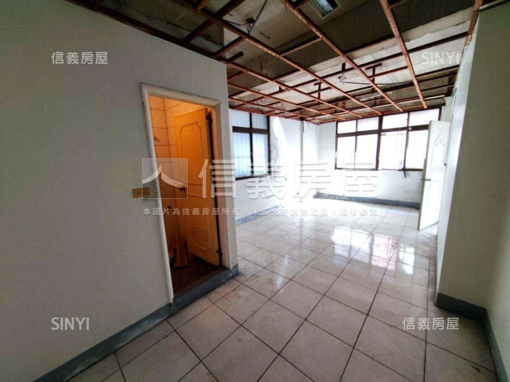 有庭院邊間方正透天房屋室內格局與周邊環境