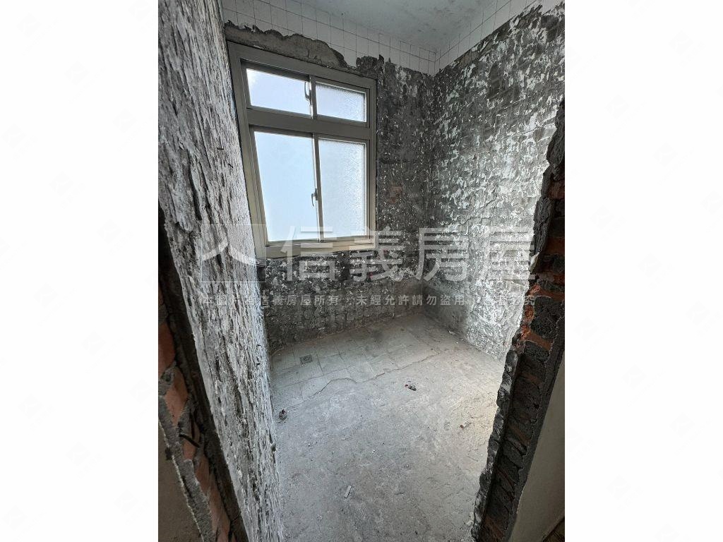 龍安路大空間透天房屋室內格局與周邊環境