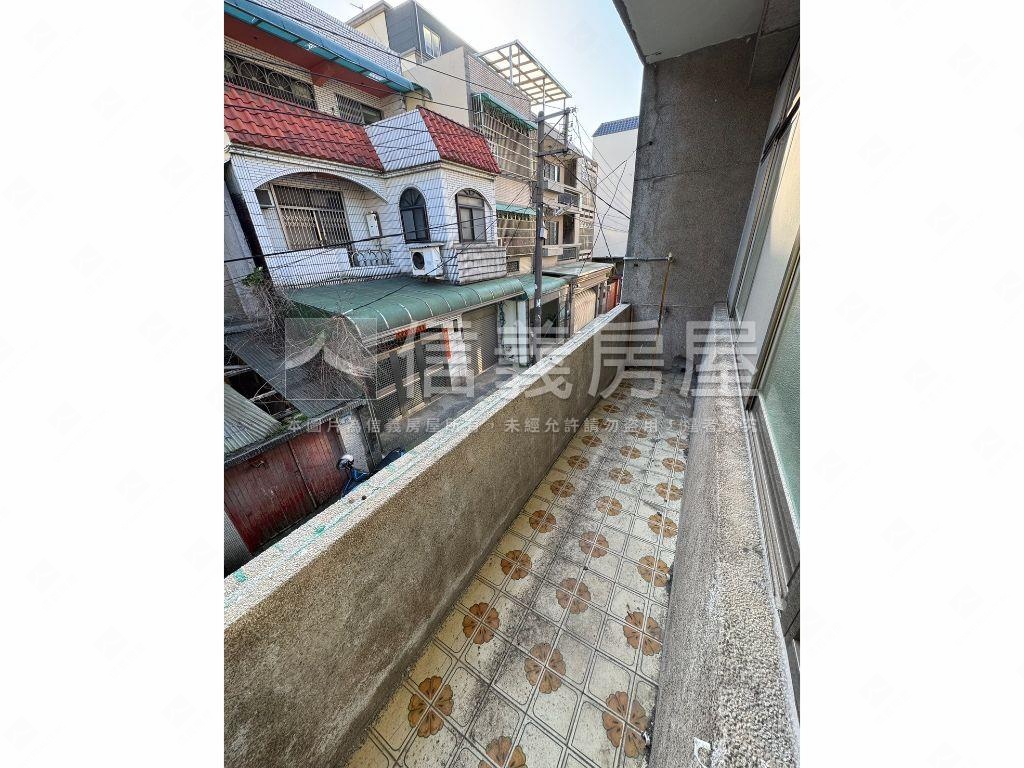 龍安路大空間透天房屋室內格局與周邊環境