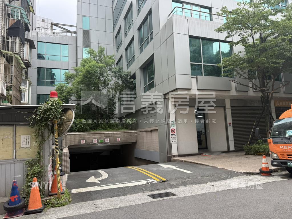 大統領經貿廣場車位房屋室內格局與周邊環境