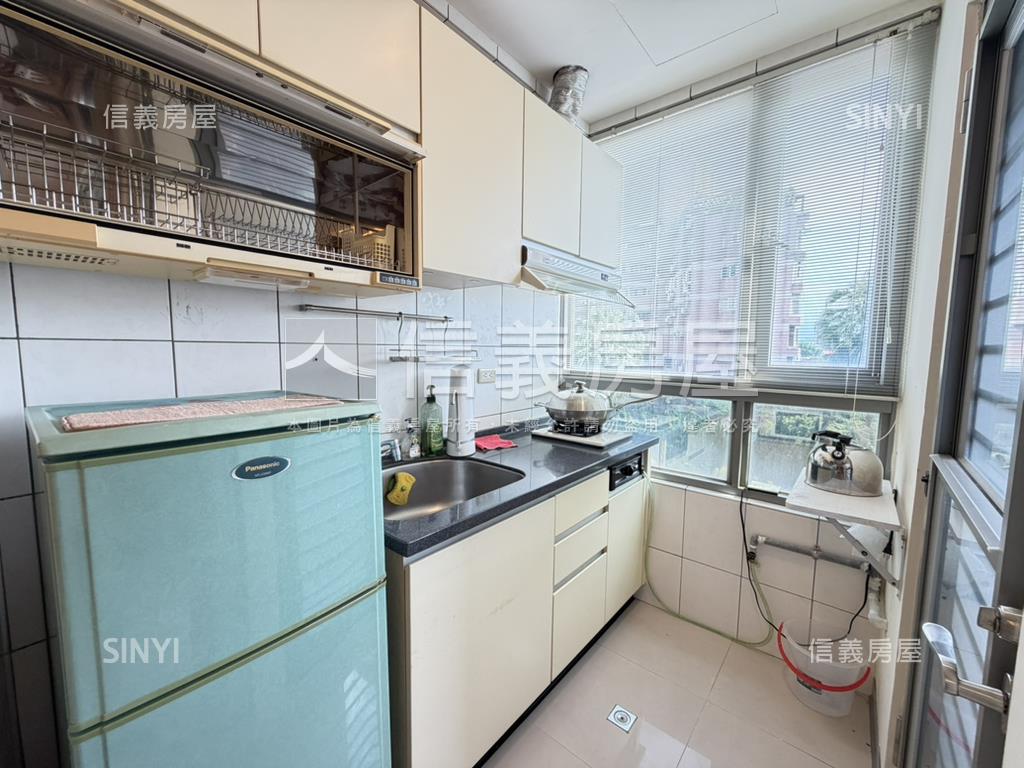 愛眉山莊面泳池雅居房屋室內格局與周邊環境