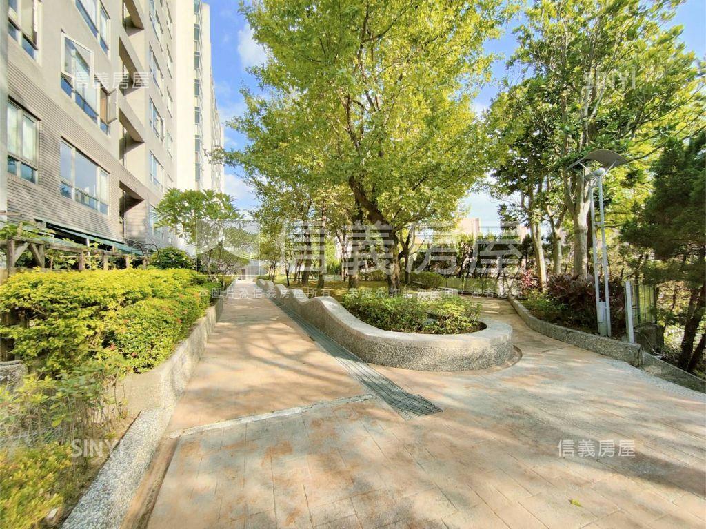 愛眉山莊面泳池雅居房屋室內格局與周邊環境