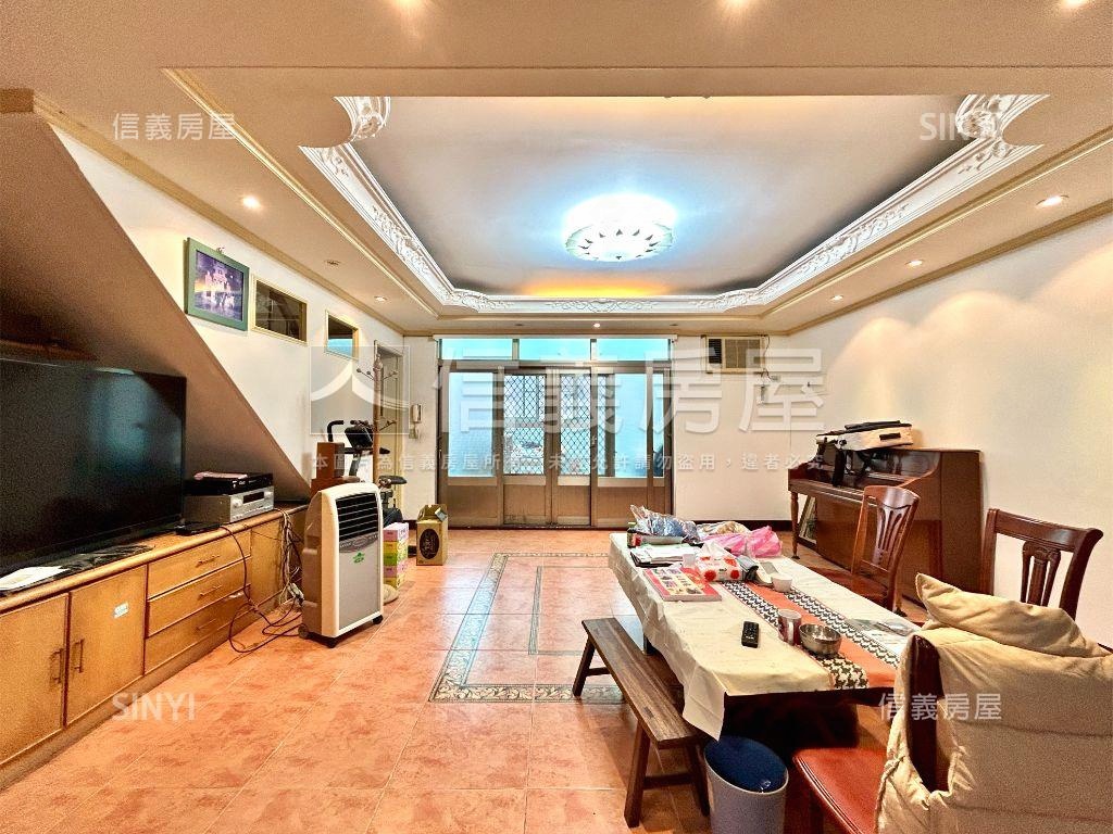 近南勢角站●有車庫透天厝房屋室內格局與周邊環境